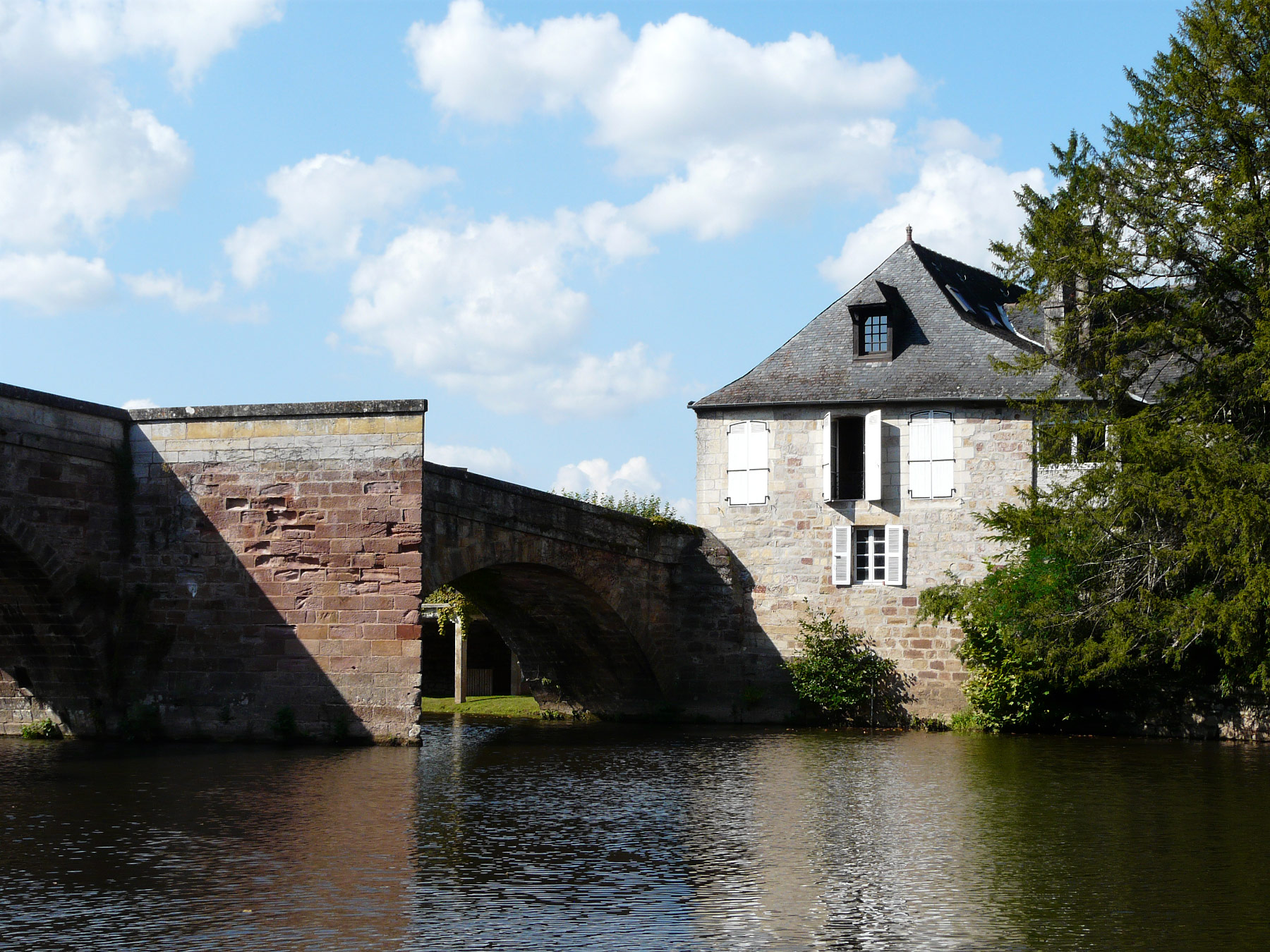 Terrasson-Lavilledieu (Photo license: CC BY-SA 3.0)